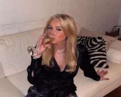 Smilla Cryssanthander consuming alcohol